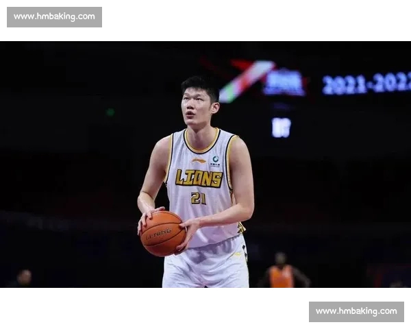 上海男篮鏖战广厦冲击季后赛关键卡位王哲林与胡金秋内线对决引爆全场